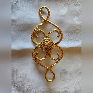 Beautiful Gold Rope Swirl Pin/Brooch!
